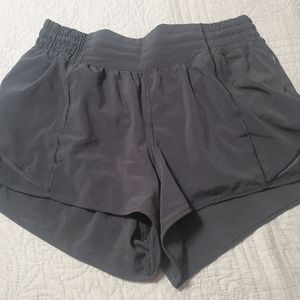 Lululemon Hotty Hot shorts 2.5", sz 8, black